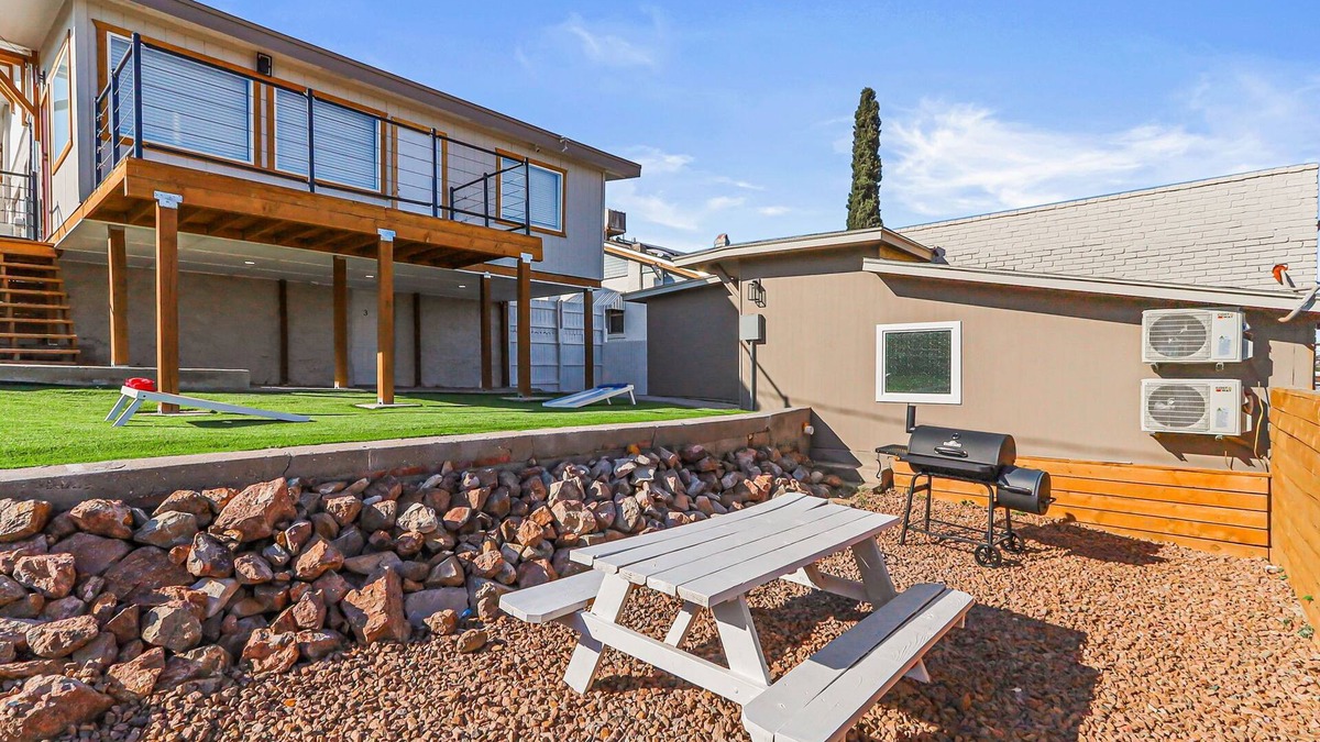 El Paso Apartment | Unique 1BR/Split-Level Design