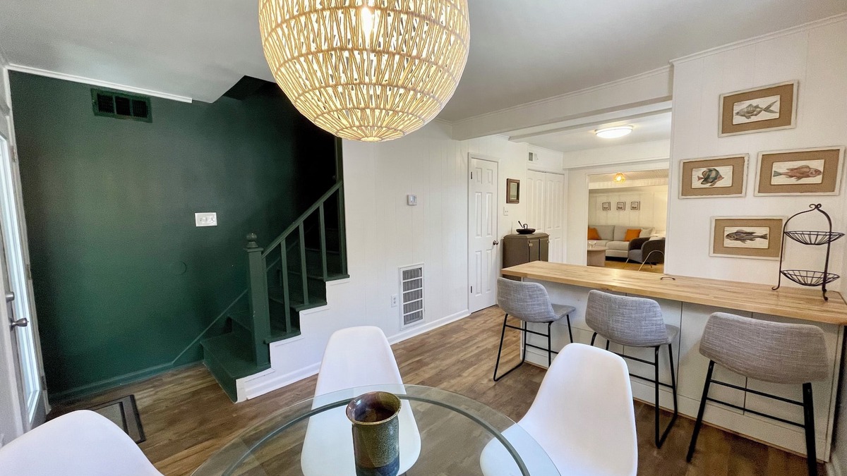 Covington House | Unique 2 BED/2.5 Bath BARN in Covington LA