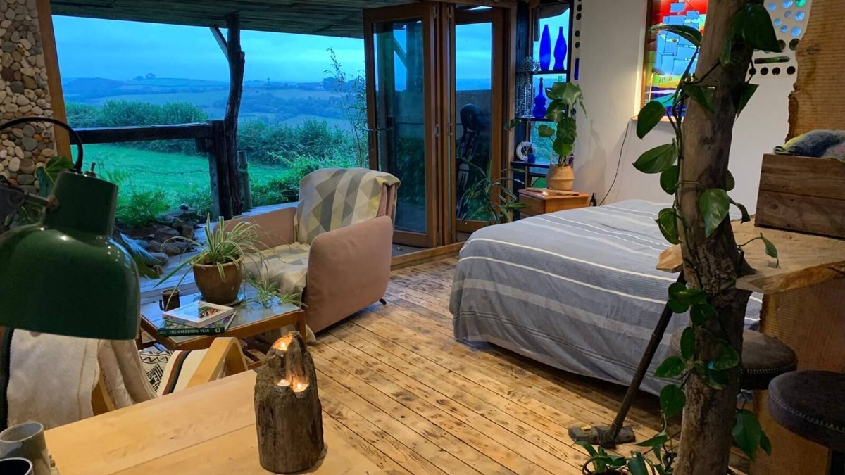 Llanelli Apartment | Unique 2-bed Cabin in Llanelli