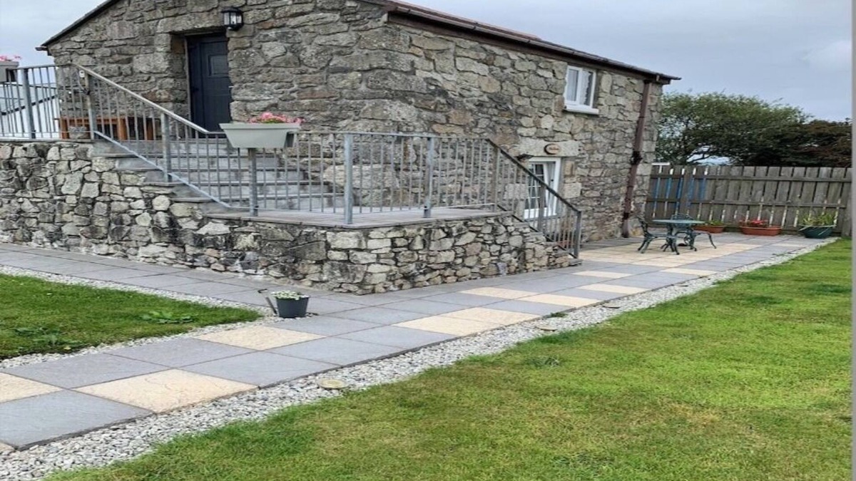 Stenalees House | Unique 2 storey Barn near St Austell. Located near the Eden Project