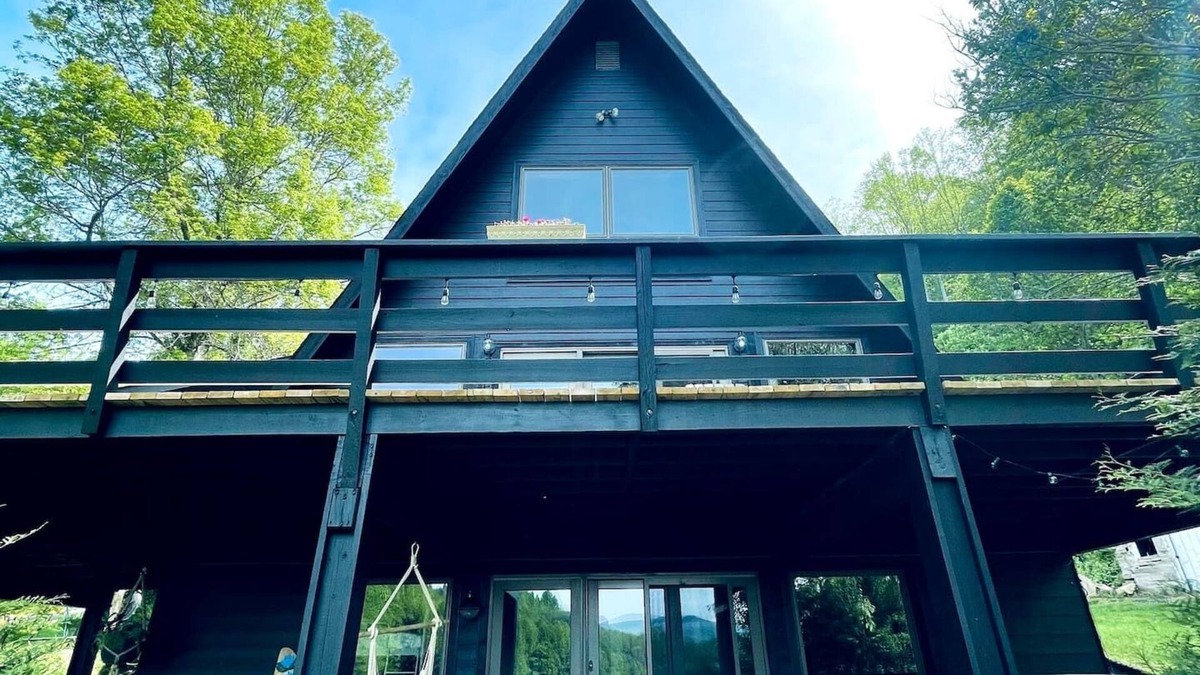 Vilas House | Unique A-Frame Cabin near Boone! Sleeps 6, Hot Tub, large deck
