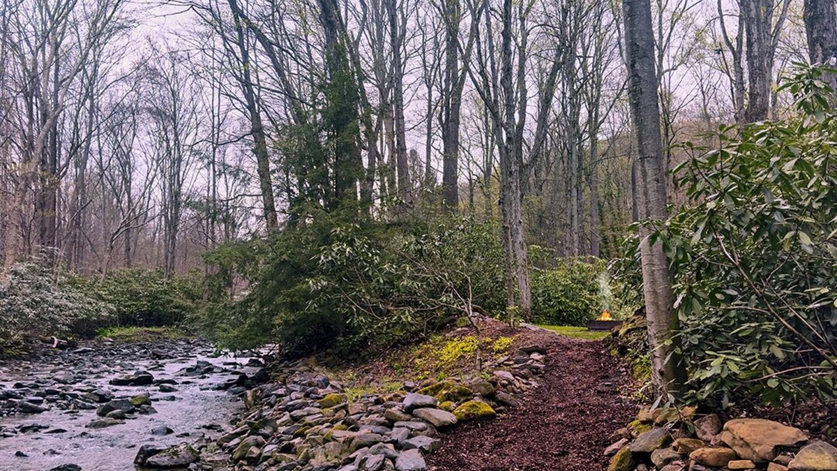 Normalville Cottage | Unique and cozy 3BD cottage in Laurel Highlands