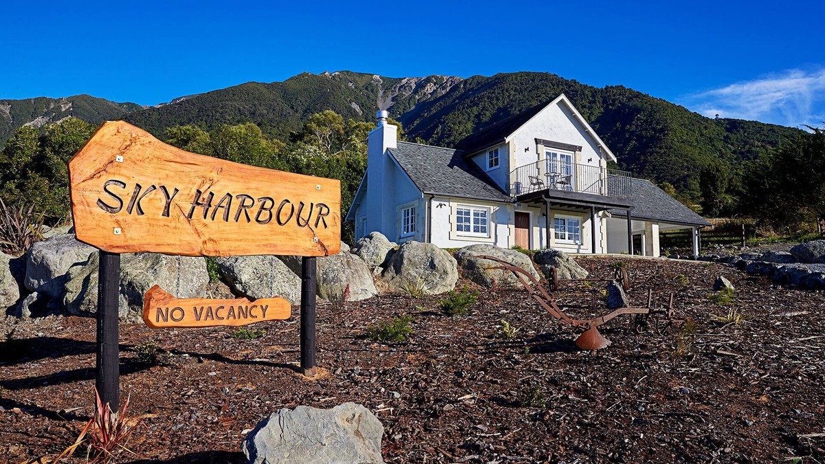 Kaikoura Cottage | Unique and Luxurious retreat, Relax and unwind