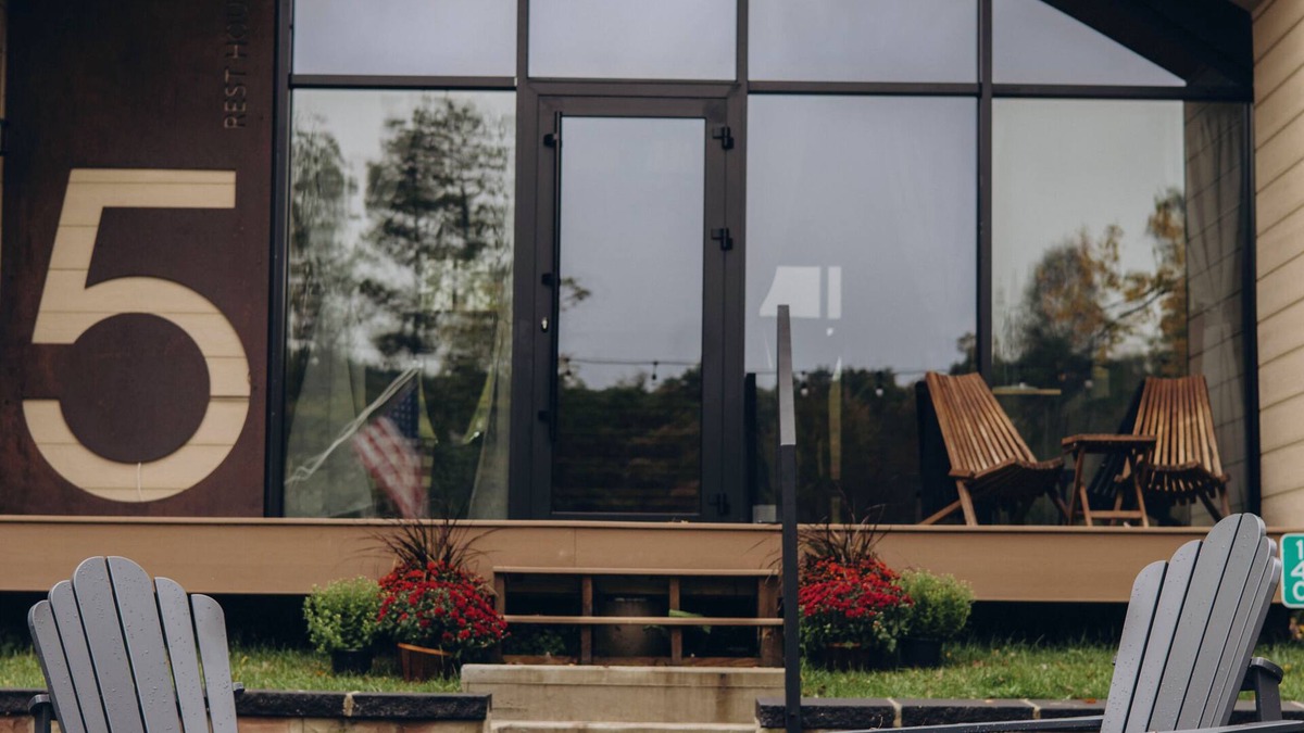 Scotrun Ski Chalet | Unique and modern Leisure Lake Chalet #5 w/Fishing, Paddle Boats, Photoshoots