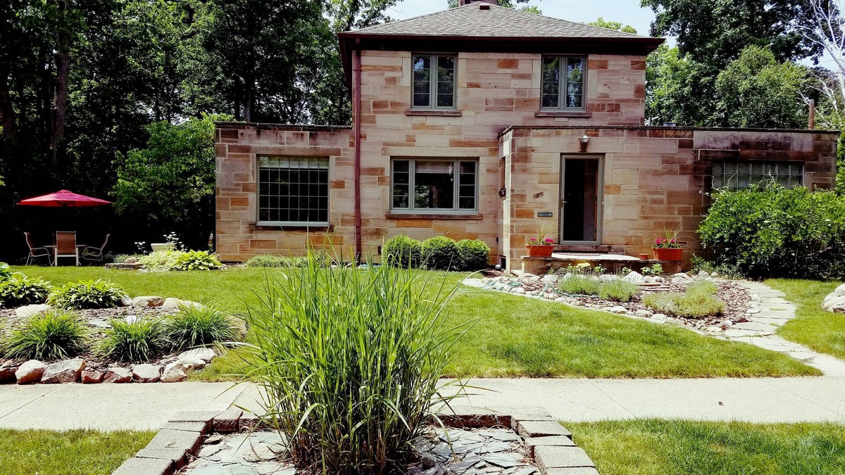 Dicken House | Unique Ann Arbor Short Term Rental - Perfect for Football Weekends & Graduation