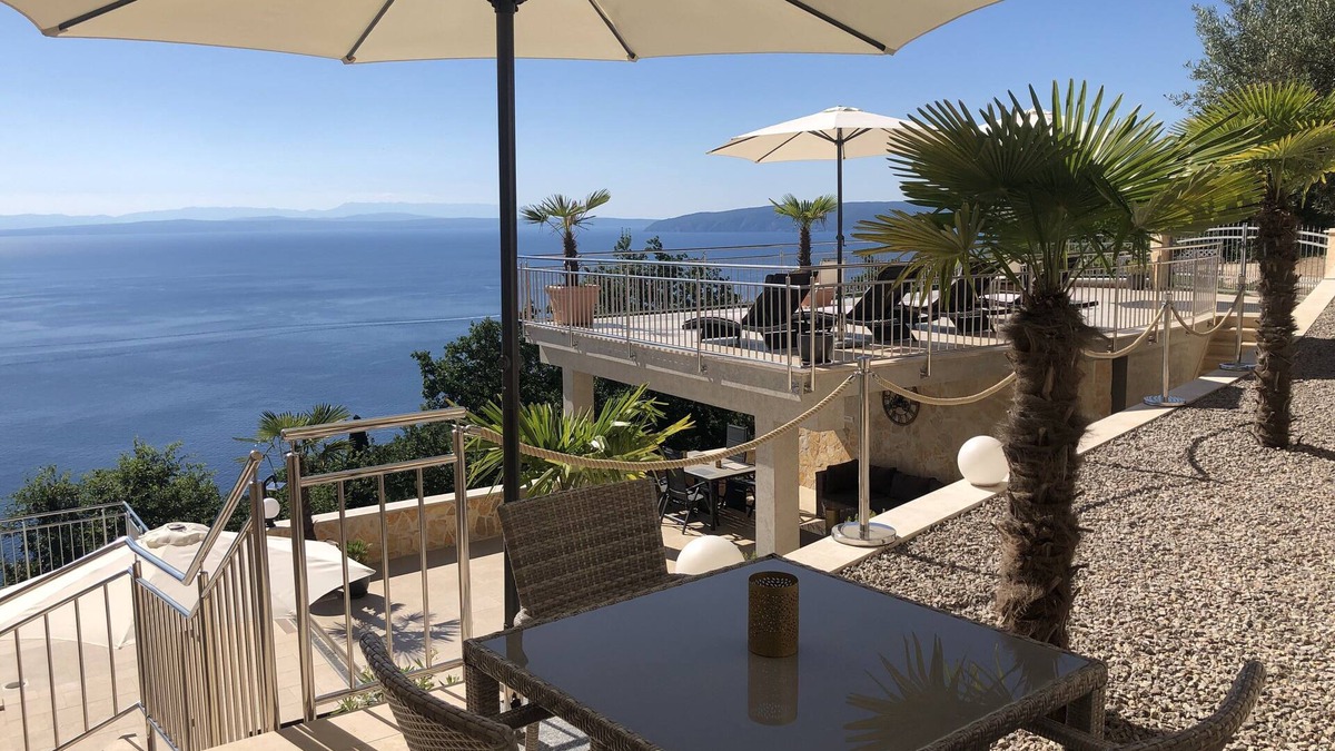 Medveja Apartment | Unique apartment with plenty of outdoor space and pool