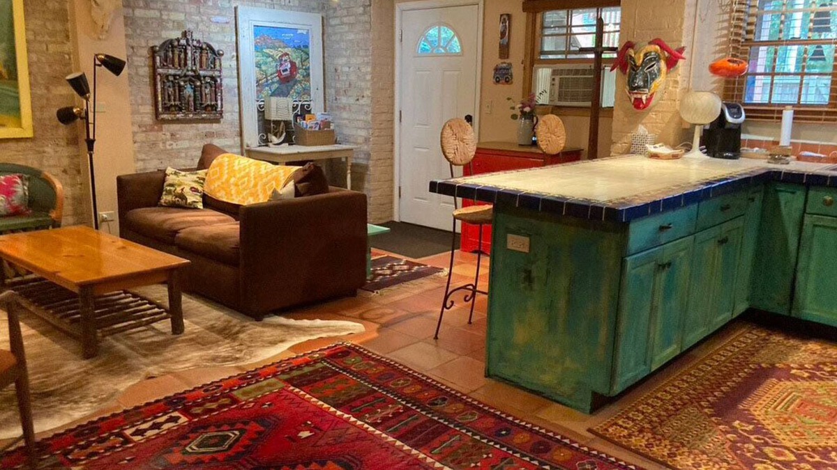North Evanston Apartment | Unique Apt. in Upscale Evanston with Easy Access to Chicago