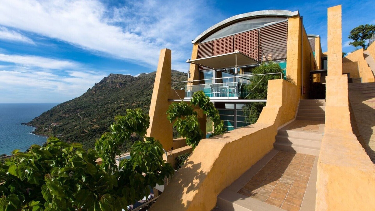 Kolymbari Villa | Unique Architecture★Outdoor Jacuzzi★12 sleeps★2 private pool