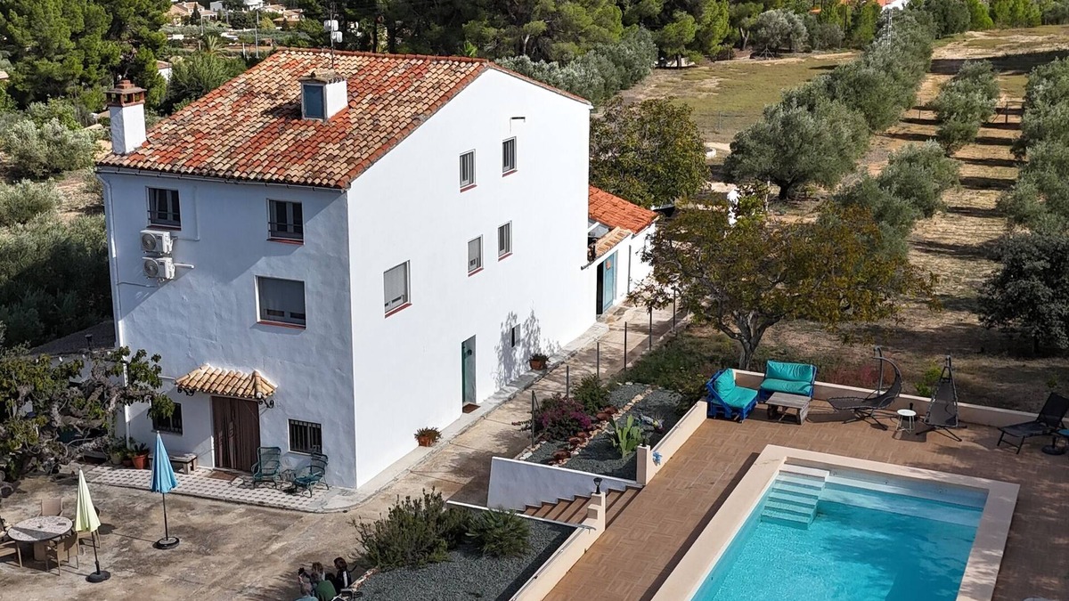 Ontinyent Bed & Breakfast | Unique B&B in Ontinyent - Surrounded by mountains and nature.