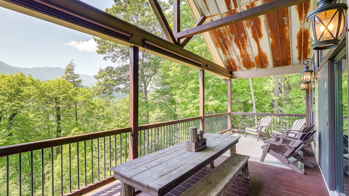 Burnsville Cottage | Unique Burnsville Home w/Mountain Views + Deck!