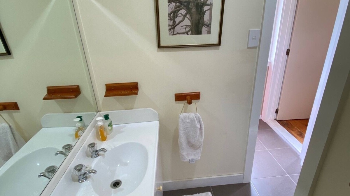 Port Levy Cottage | Unique Character Farm Stay