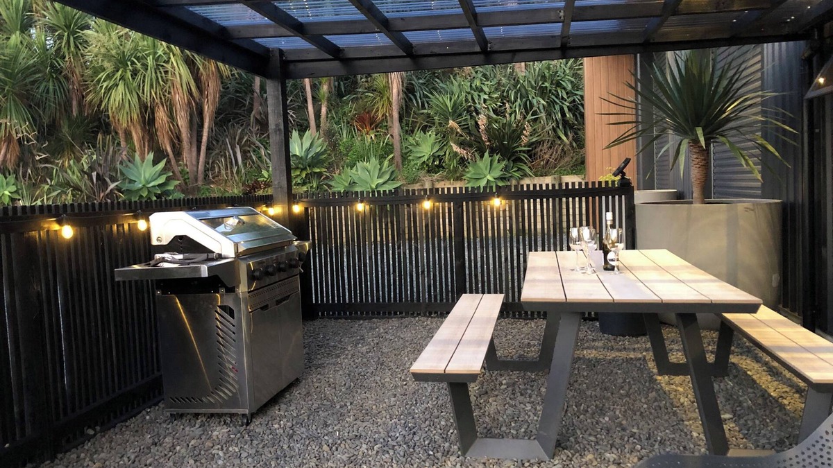 Mahurangi West House | Unique coastal property just 40 mins from the CBD, the ultimate getaway!