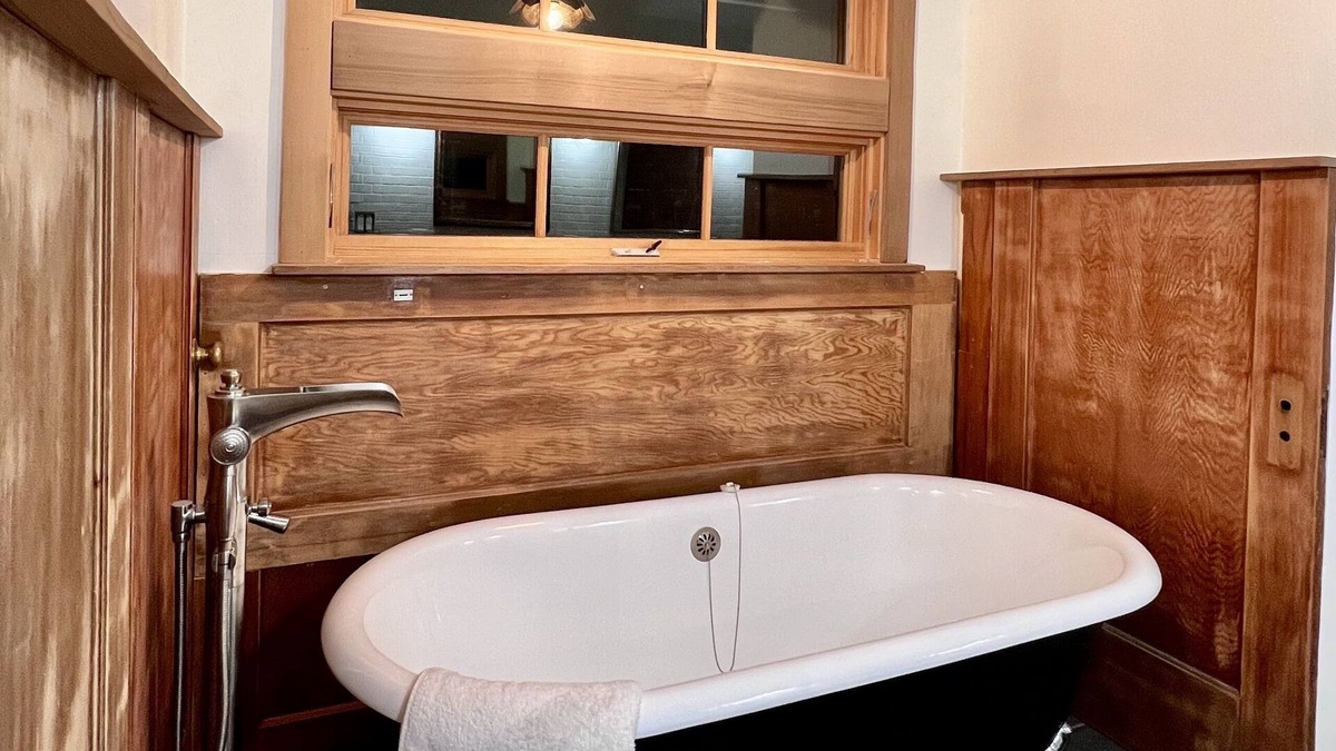 Monticello Cottage | Unique Cottage near Canyon Lands National Park
