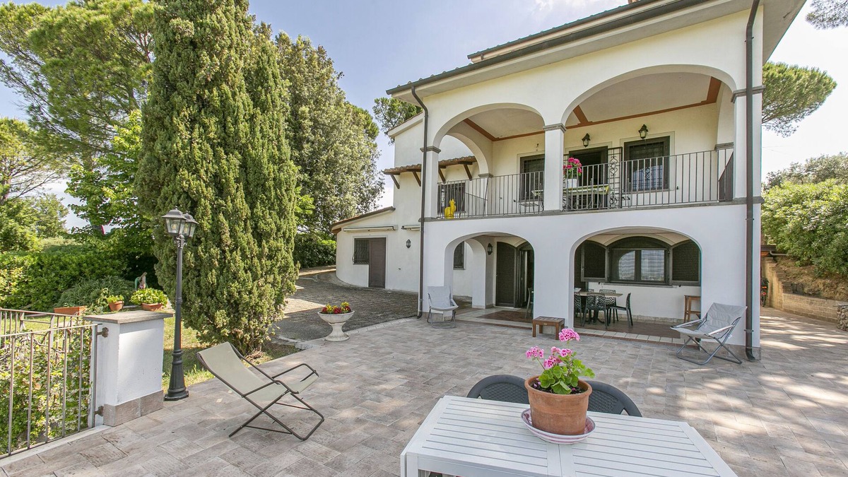 Mentana Villa | Unique Countryside Villa near Rome with Art, Charm and a Panoramic View