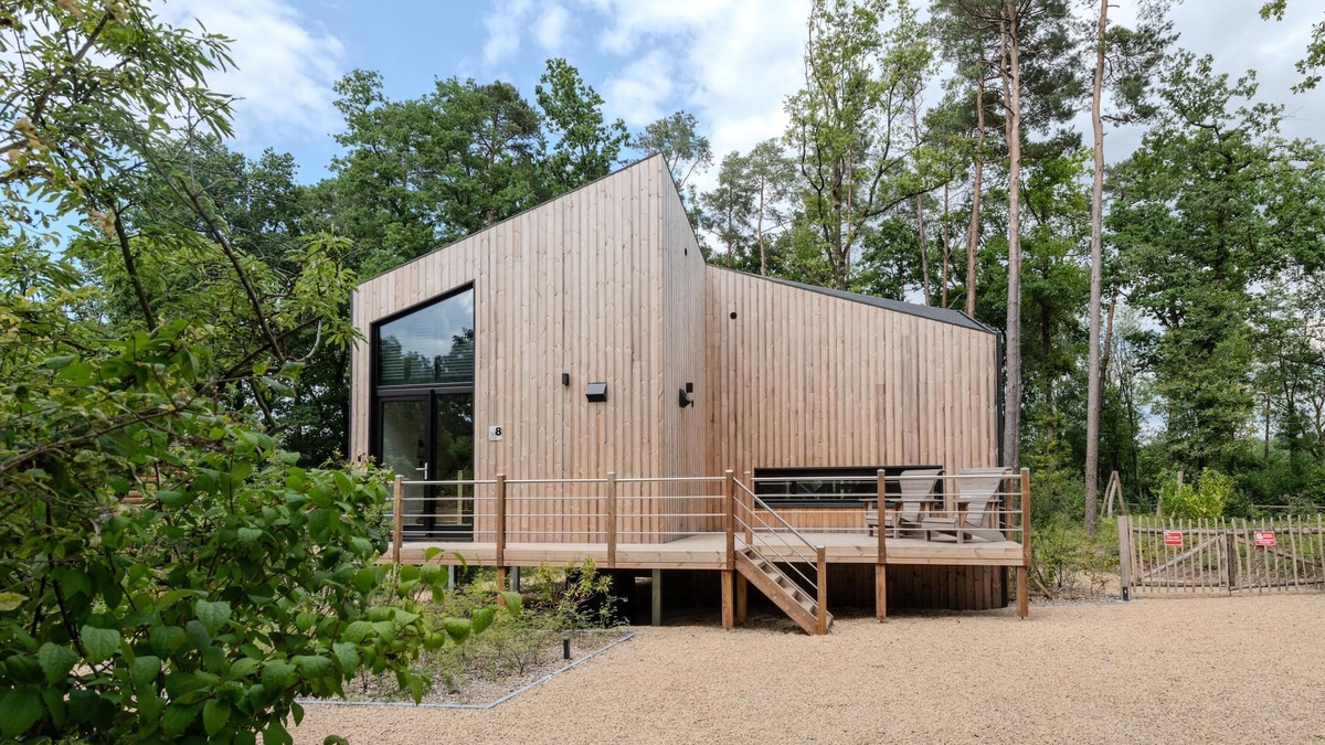 Biron House | Unique design holiday home in a quiet location
