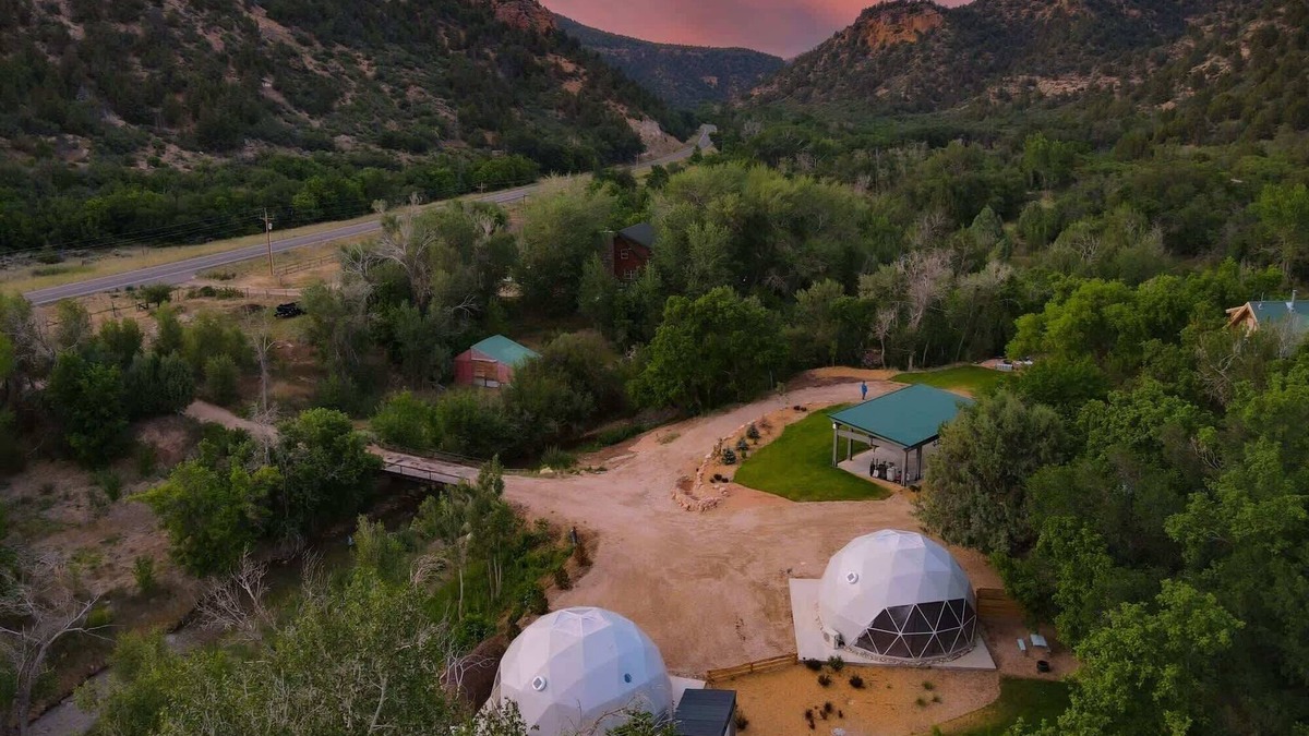 Glendale House | Unique Dome Retreat Near Zion National Park & Bryce Canyon, Hot Tub & Stargazing