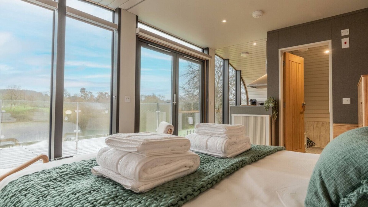 Chipping Norton Cabin | Unique Eco Studio Pod on Old Chalford Estate