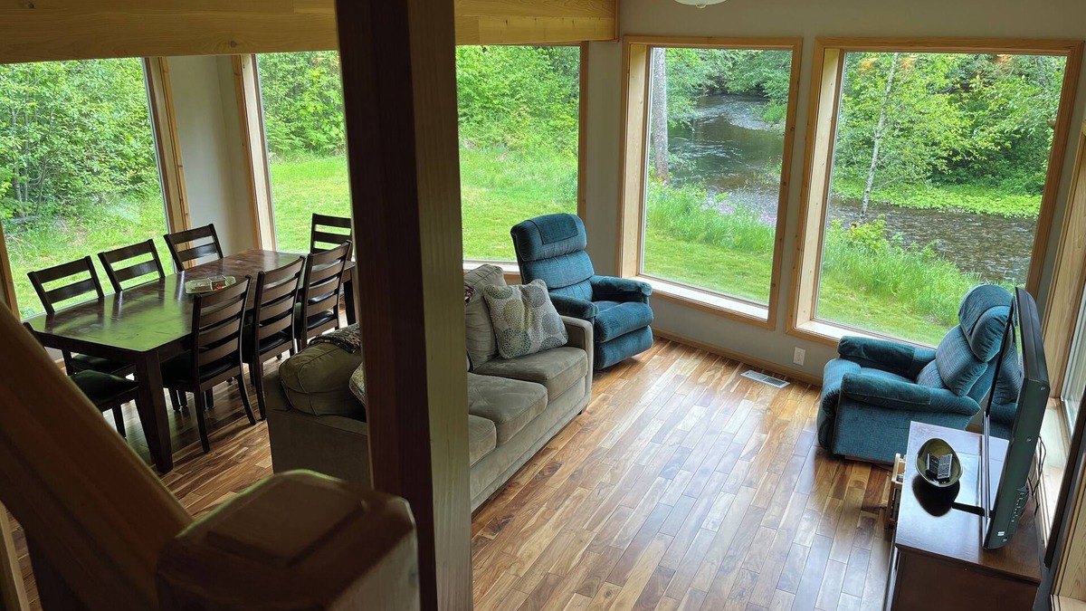 Bingen House | Unique Home in Willard, Wa. 40 acres, 50 feet from Little White Salmon River