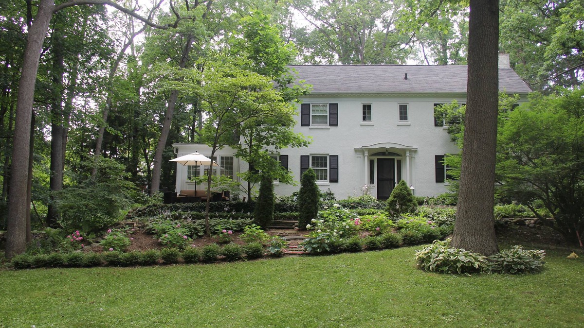 Burns Park House | Unique Ives Woods Home ~ Walking Distance To The Big House