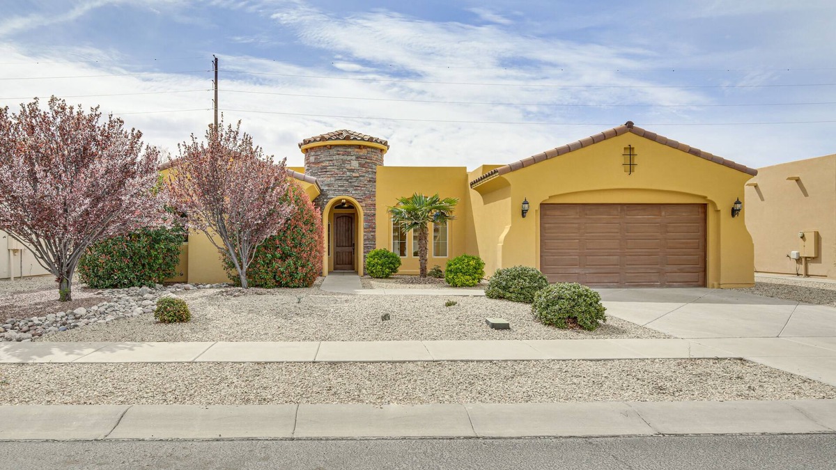 Las Cruces House | Unique Las Cruces Home w/Patio + Gas Grill!