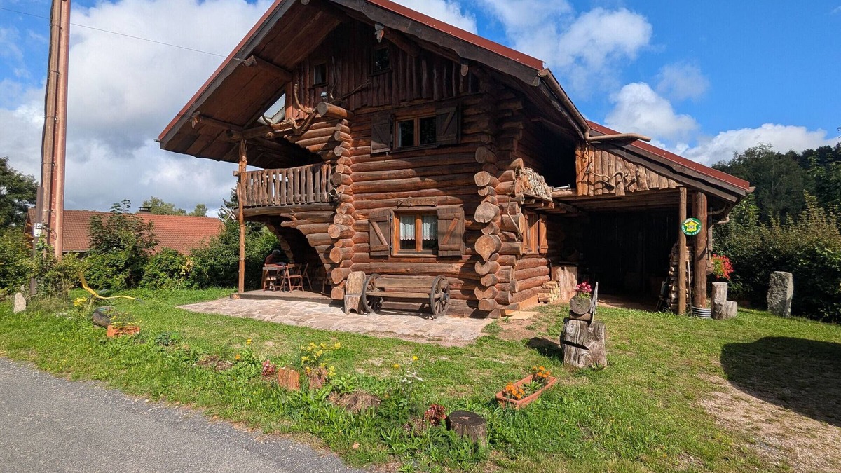 Le Tholy Cottage | Unique log house with balcony and terrace in the Vosges