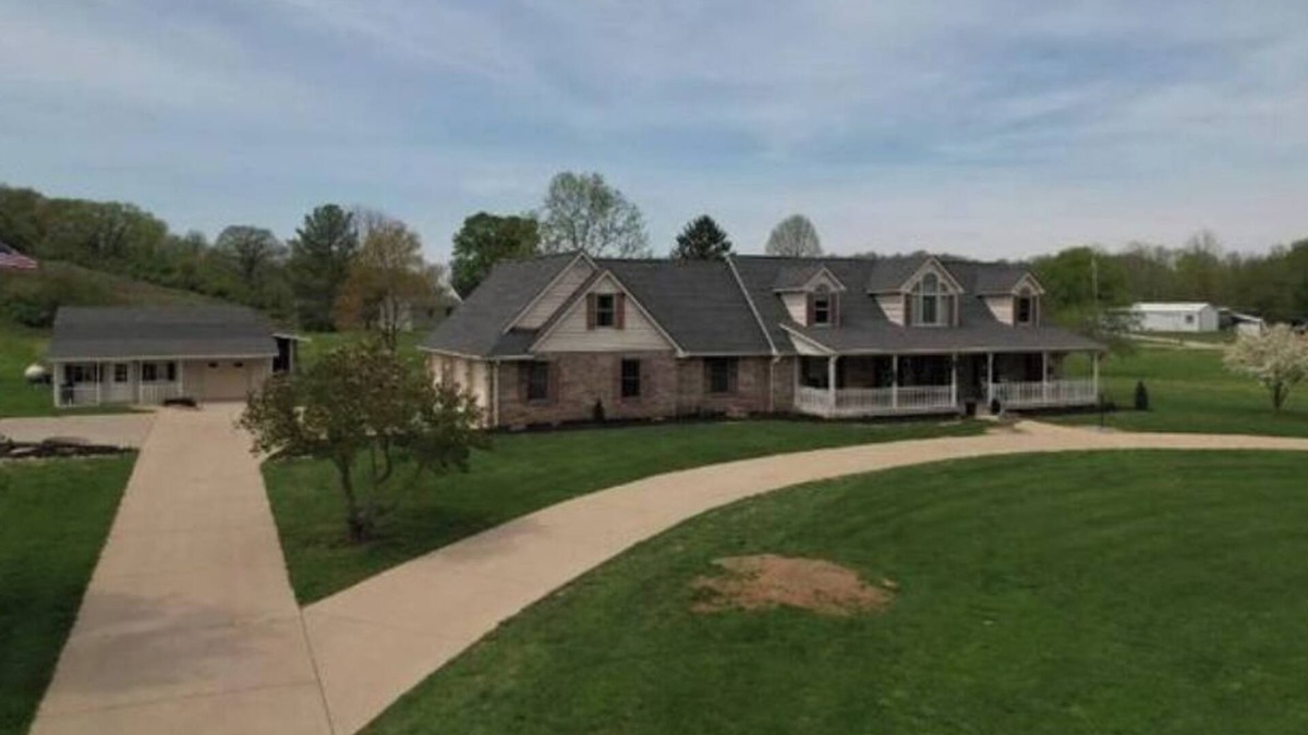 Lawrenceburg House | Unique Luxury Family Retreatnn