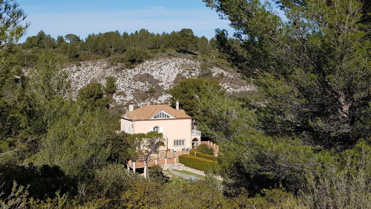 Septemes-les-Vallons Villa | Unique: Manor + caretaker's house with pool between Aix and Marseille