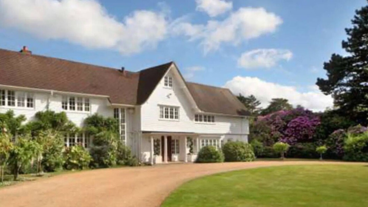 Sunningdale House | Unique Mansion on world Class Golf Course.