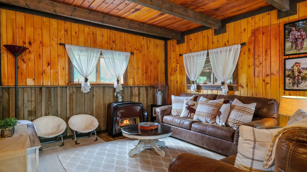 Del Norte House | Unique mountain lodge with firepit, loft, & children's items - near skiing