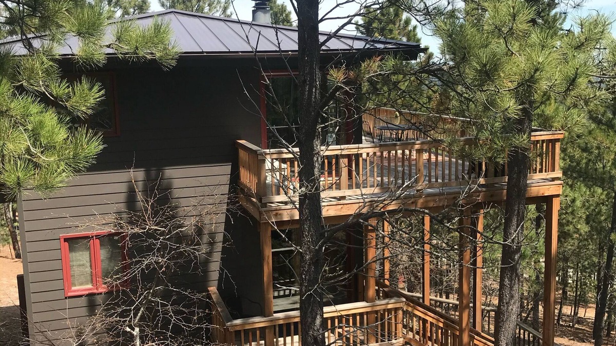 Rapid City Cabin | Unique mountain top home on beautiful Edelweiss Mountain in the Black Hills