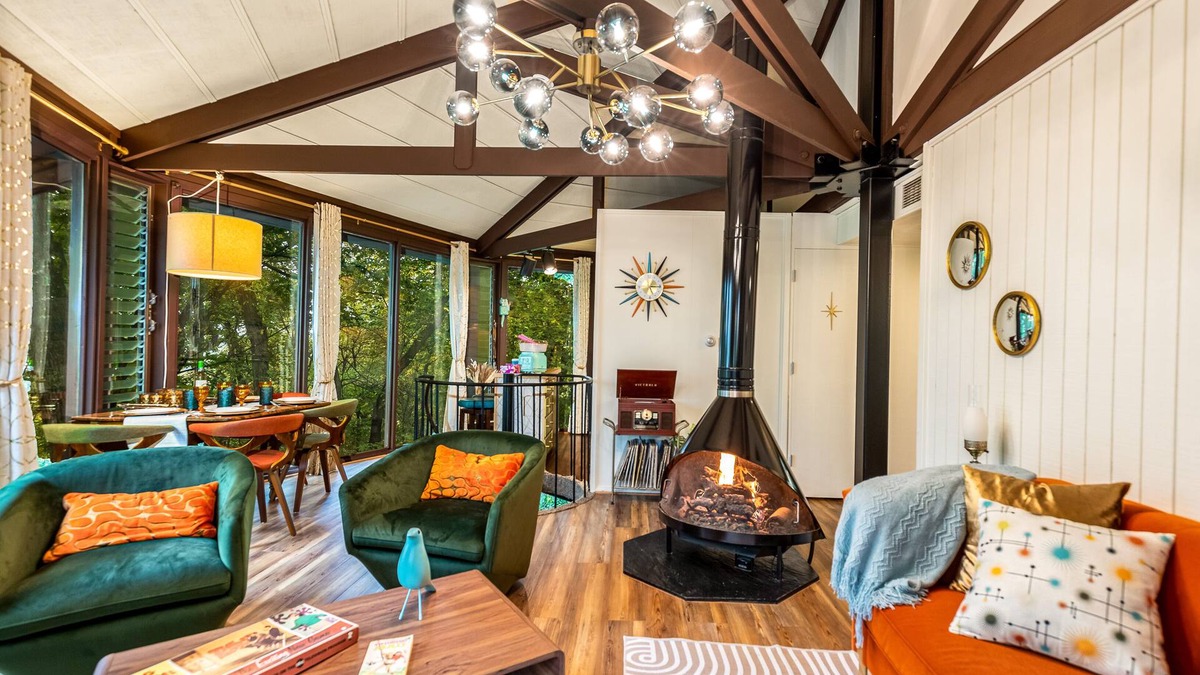 The Galena Territory Cabin | Unique octagon house in woods- Hot tub, pool, fireplace, firepit