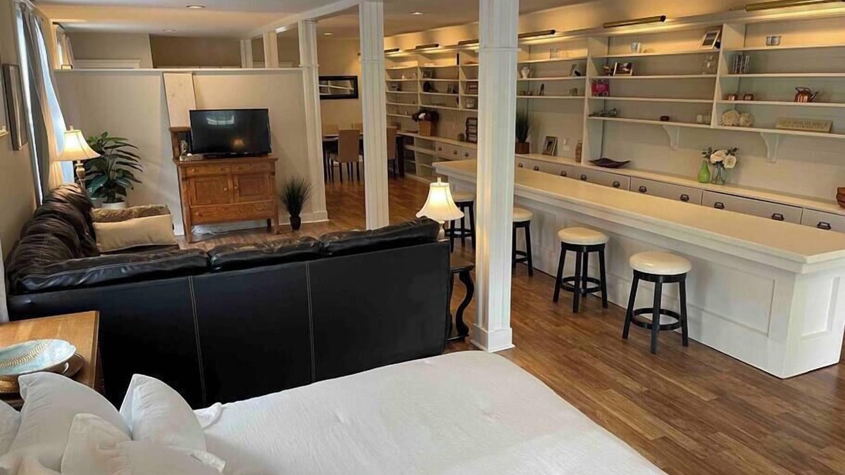 Mottville Apartment | Unique Old General Store Studio in Skaneateles