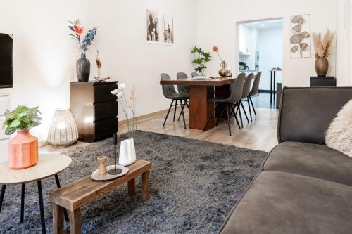 Haringrode House | Unique Parking Access, Xl Home W Parking Option