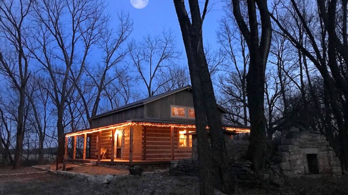 Elmdale Cabin | Unique Paw Print Cabin nestled in the Flint Hills!