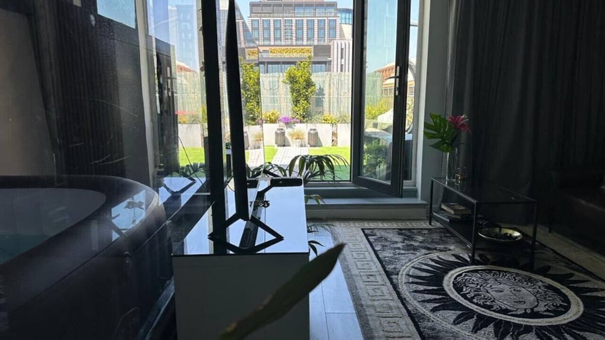 The Westside Apartment | Unique Penthouse with Jacuzzi & Garden