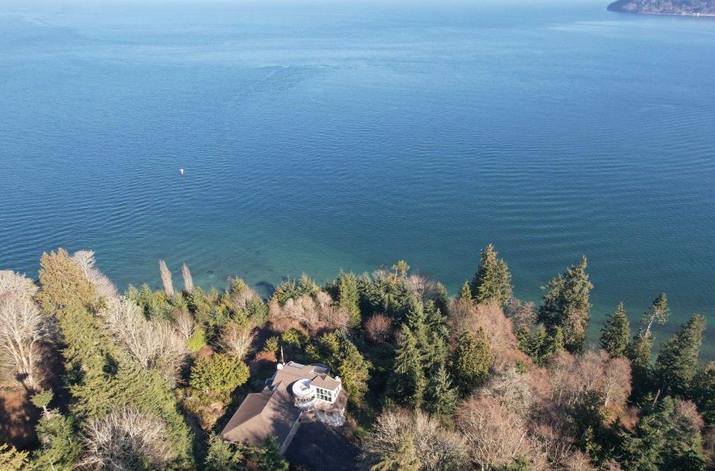 Port Ludlow House | Unique Port Ludlow Home with 3 Decks and Hot Tub!