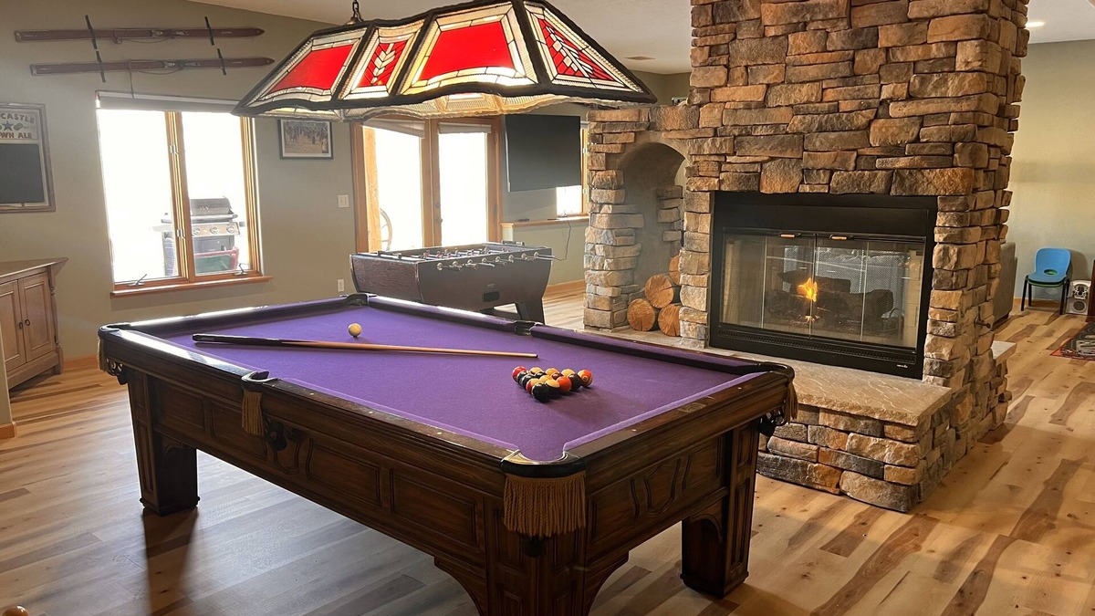 Gypsum House | Unique private in town retreat. Hot tub, game room. Vail, Glenwood Springsn