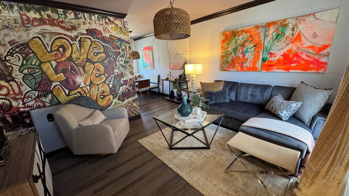 Charlotte House | Unique, professionally designed amenity-rich 2-bedroom townhome in Uptown CLTn