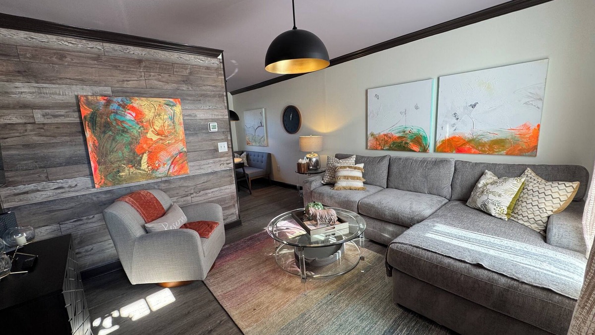 Charlotte House | Unique, professionally designed amenity-rich 2-bedroom townhome in Uptown CLT