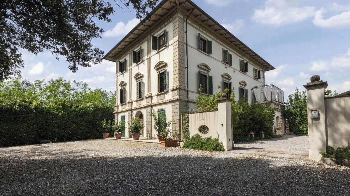 Lari House | Unique property: elegant and prestigious Art Nouveau villa in the Tuscan hills.