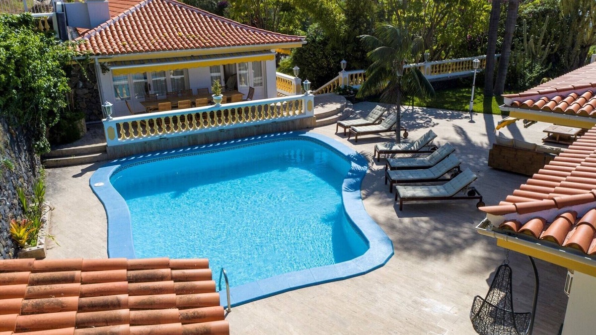 Las Cuevas Villa | Unique property with 2 villas, tennis court & heated swimming pool - ALL PRIVATE