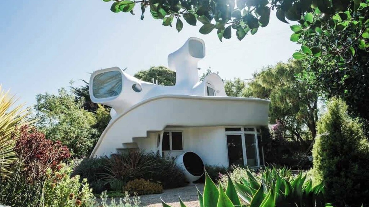 La Selva Beach House | Unique Sculptured House with Private Beach Access