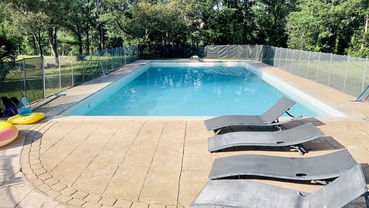 Bagnols-en-Foret Apartment | Unique Secluded 1-bedroom apartment w/pool