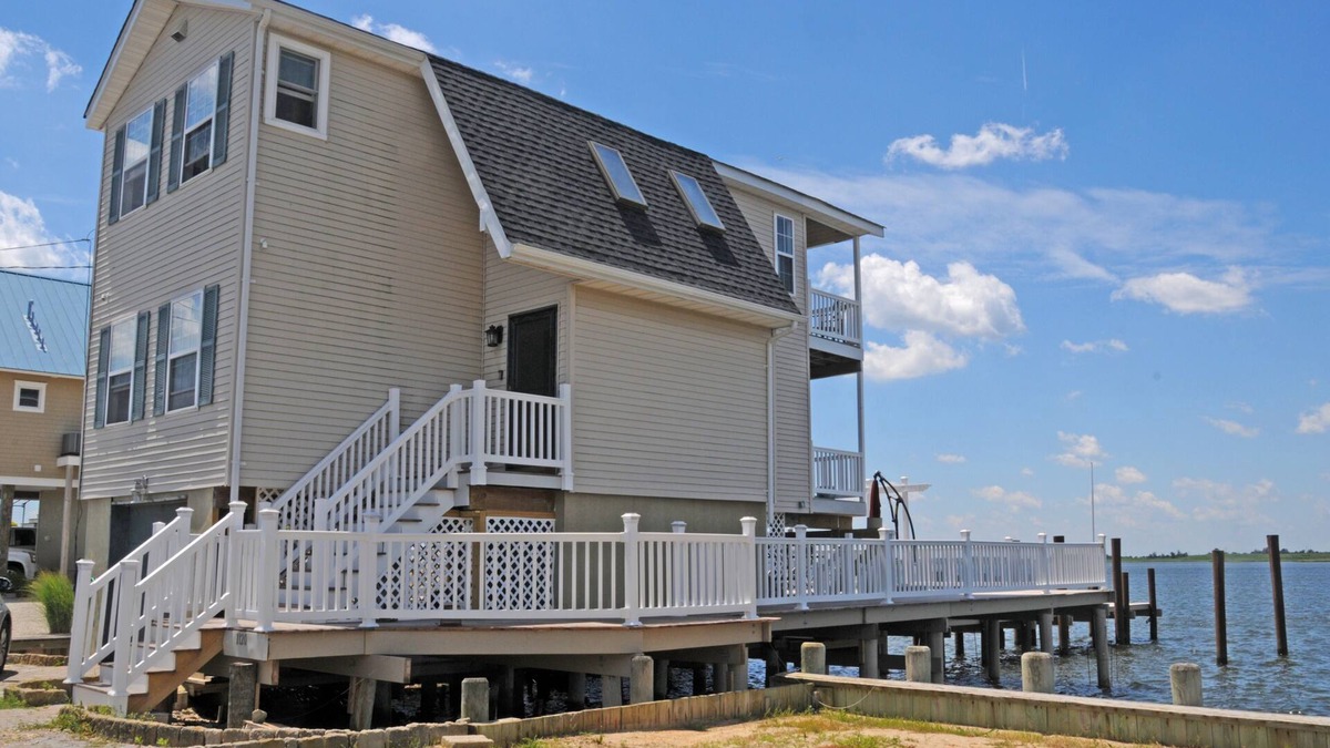 Tuckerton Beach House | Unique & spacious house with boat docks in Tuckerton beach, NJ