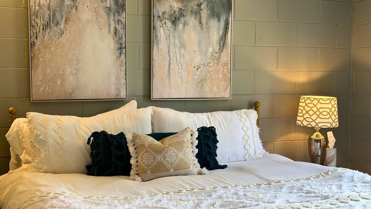 Greenbrier House | Unique Speakeasy Apartment Home near Downtown Nashville!