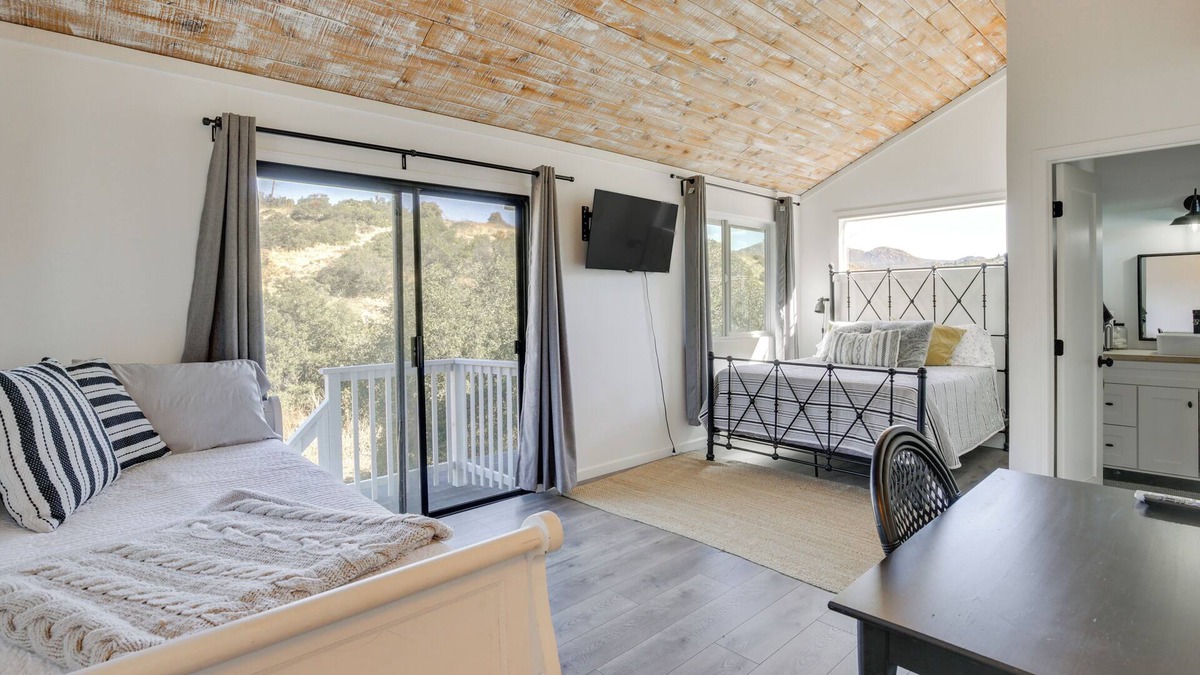 Alpine Cottage | Unique Stay: Alpine 'mariposa Farmhouse' w/Views!