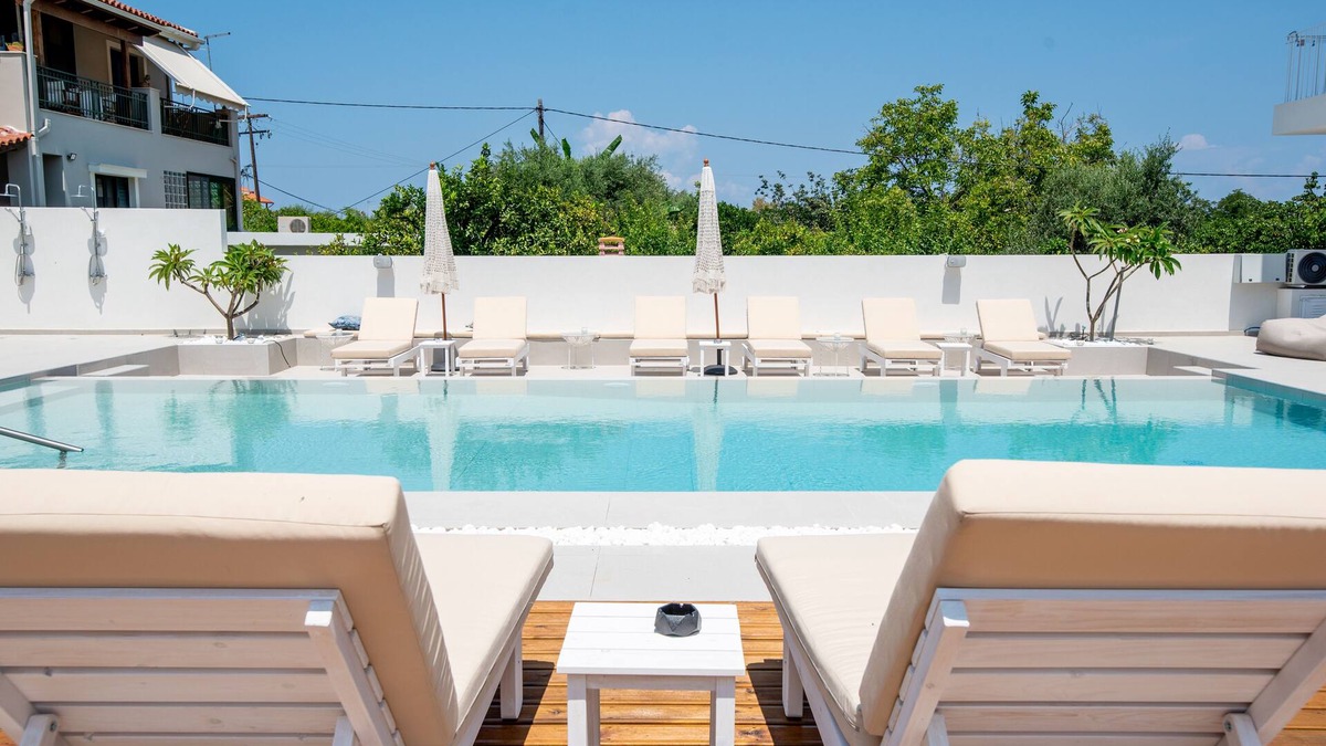 Patras Apartment | Unique suites only 1 minute away from the sea and Pet-Friendly!