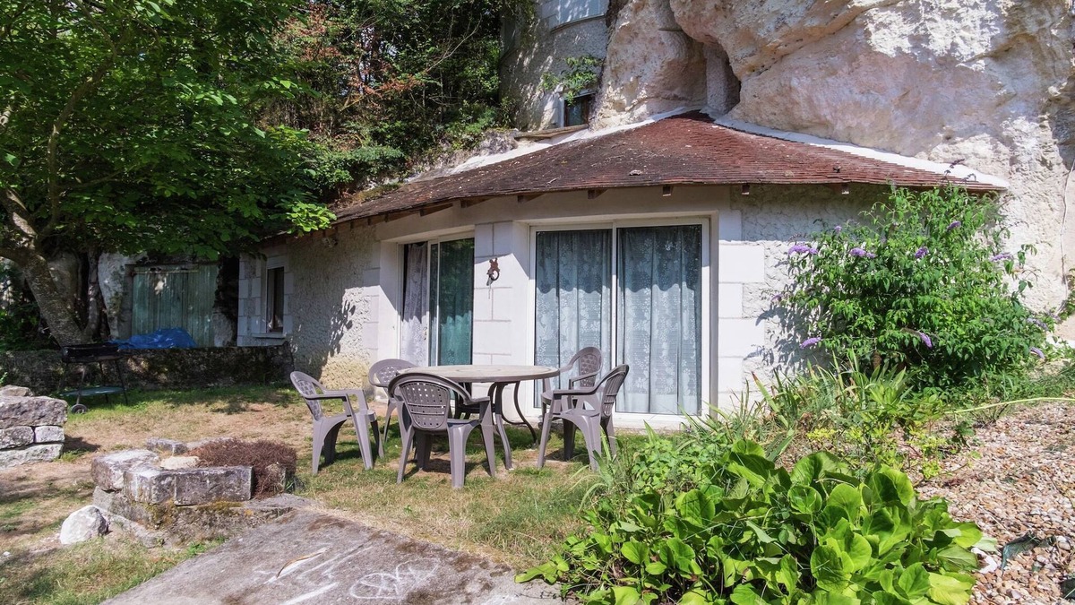 Faverolles House | Unique troglodyte house in the Valley