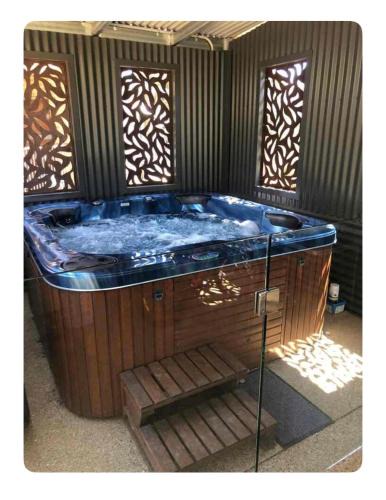 Maiden Gully House | Unique Zone half house with games room & outdoor jacuzzi in Maiden Gully, Bendigo