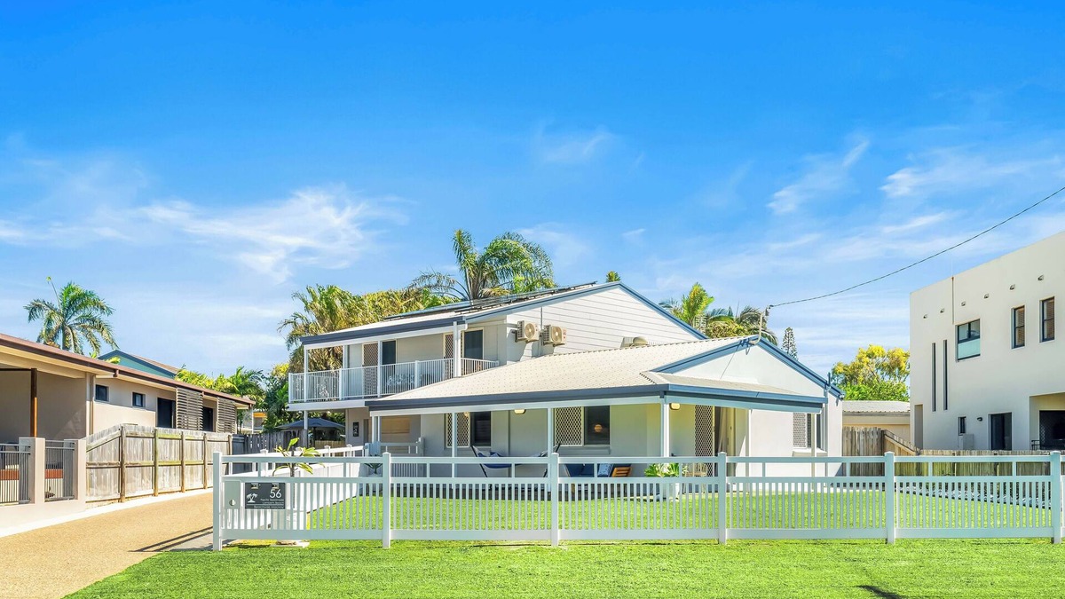 Slade Point House | Unit 1 Anna, 1 Bedroom Unit Beachside Mackay at beautiful Lamberts Beach, AU